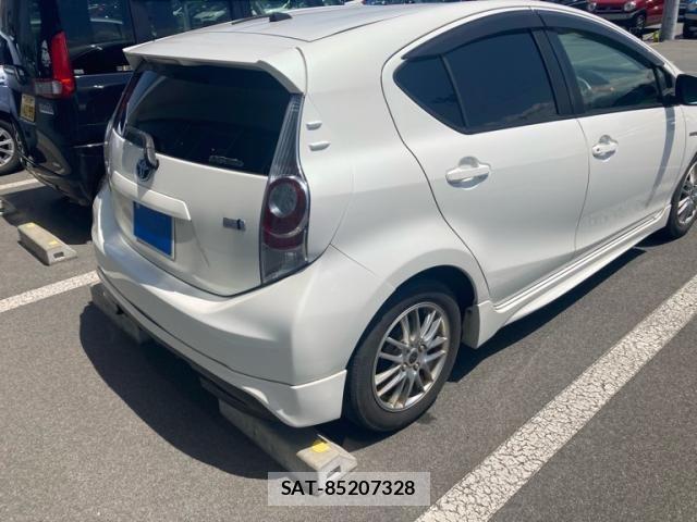 Toyota AQUA 2013-12 7214715-14