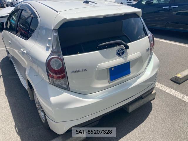 Toyota AQUA 2013-12 7214715-15