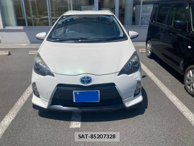 Toyota AQUA 2013-12 7214715-1