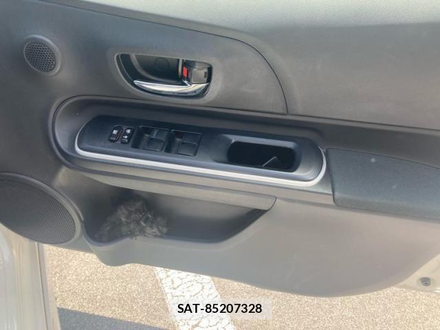 Toyota AQUA 2013-12 7214715-4