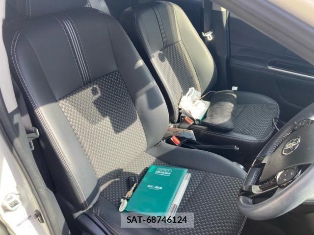Toyota AQUA 2017-07 7214786-12