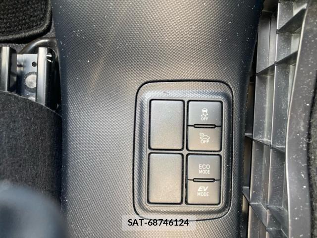 Toyota AQUA 2017-07 7214786-21