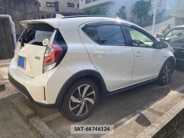 Toyota AQUA 2017-07 7214786-2