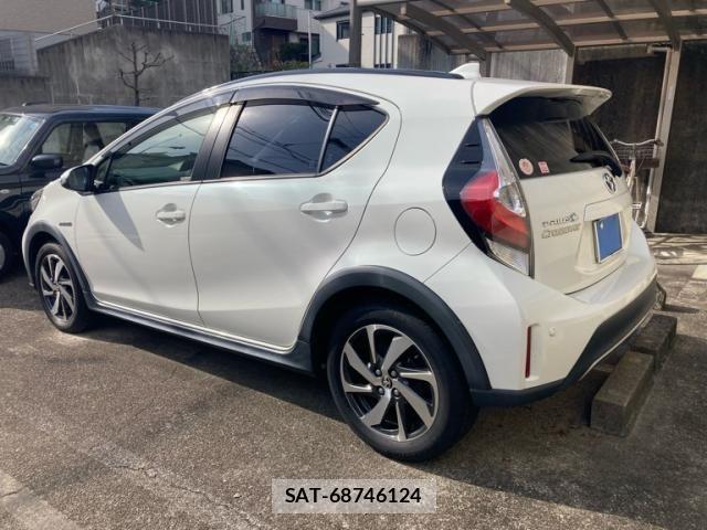 Toyota AQUA 2017-07 7214786-3