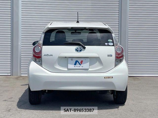 Toyota AQUA 2014-11 7214727-13