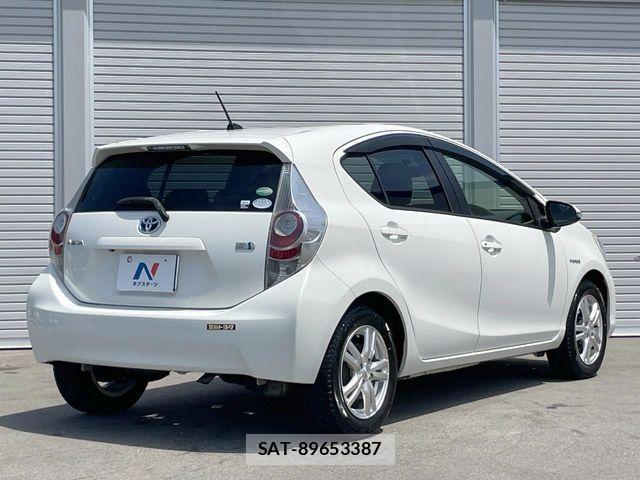 Toyota AQUA 2014-11 7214727-15