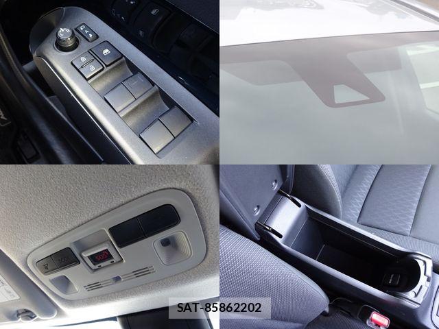 Toyota AQUA 2023-03 7213648-10