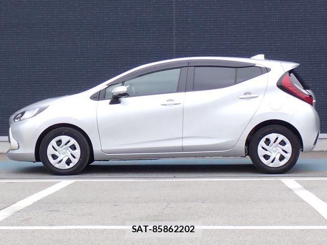 Toyota AQUA 2023-03 7213648-15