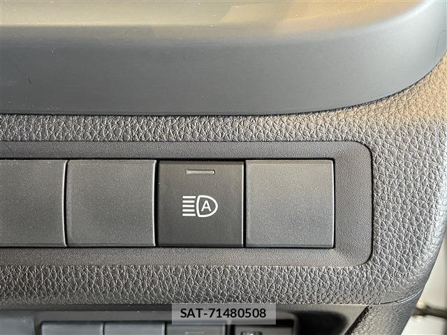 Toyota AQUA 2023-04 7213646-21