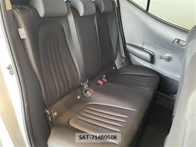 Toyota AQUA 2023-04 7213646-27