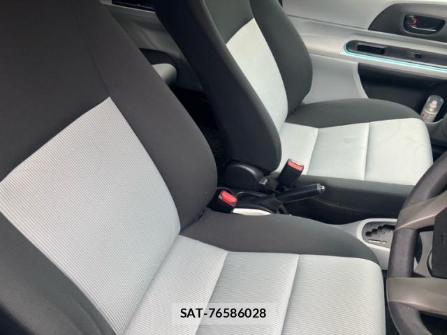 Toyota AQUA 2013-03 7214691-10