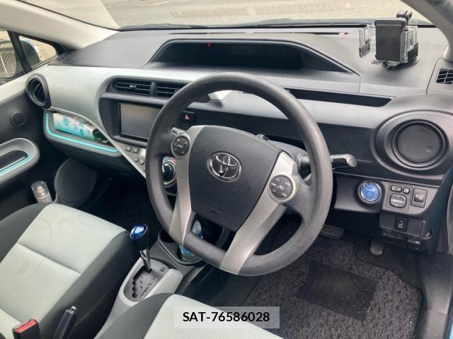 Toyota AQUA 2013-03 7214691-12