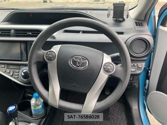 Toyota AQUA 2013-03 7214691-13