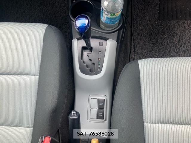 Toyota AQUA 2013-03 7214691-14