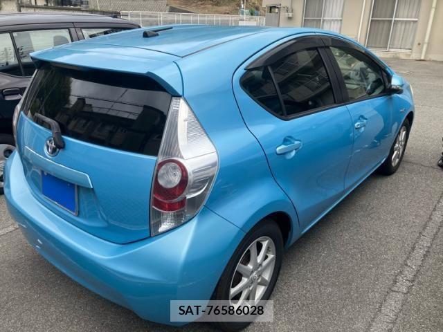 Toyota AQUA 2013-03 7214691-2