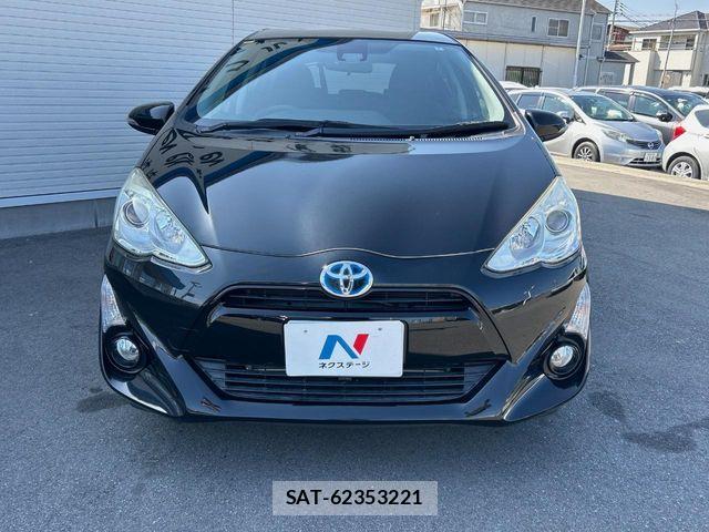 Toyota AQUA 2016-04 7214764-13