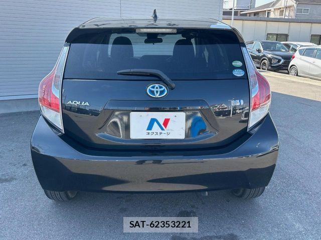 Toyota AQUA 2016-04 7214764-14