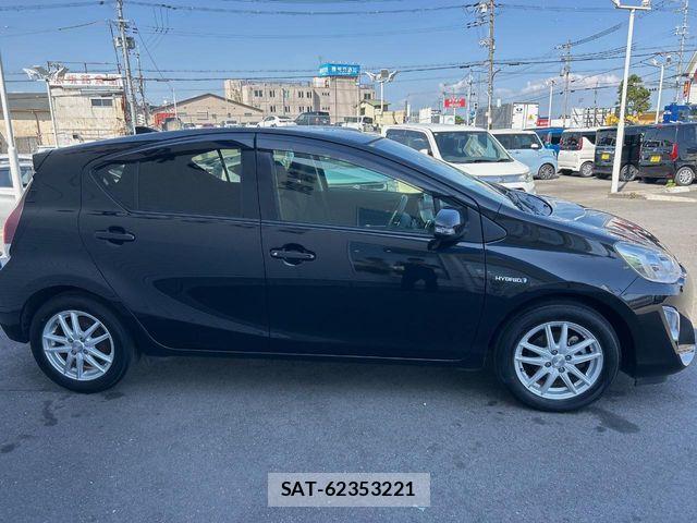 Toyota AQUA 2016-04 7214764-16