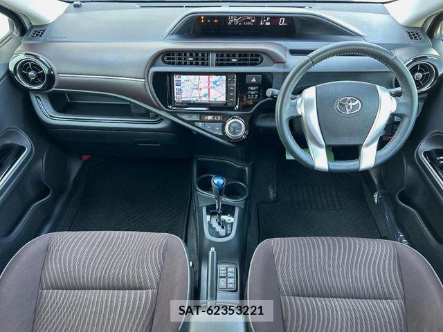 Toyota AQUA 2016-04 7214764-1