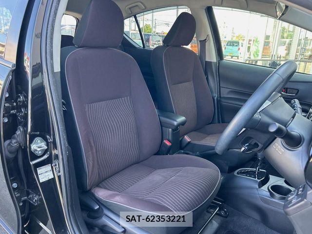 Toyota AQUA 2016-04 7214764-7