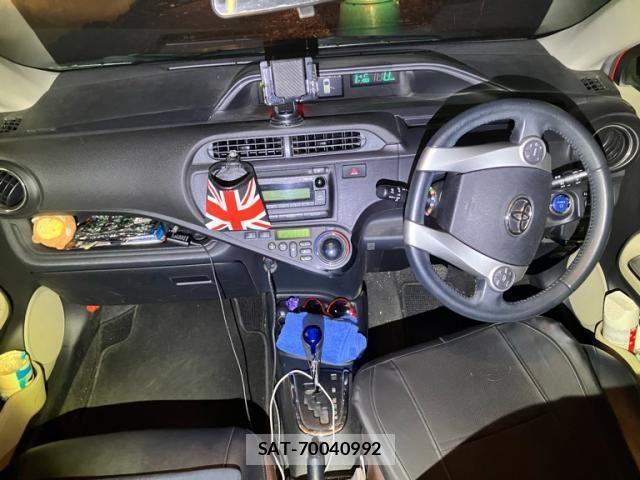 Toyota AQUA 2012-01 7214660-17