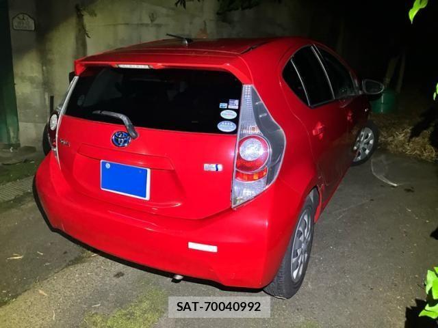 Toyota AQUA 2012-01 7214660-3