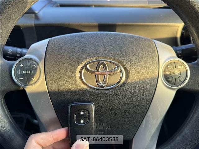 Toyota AQUA 2015-09 7214751-17