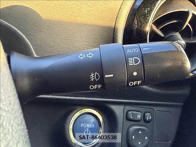 Toyota AQUA 2015-09 7214751-26