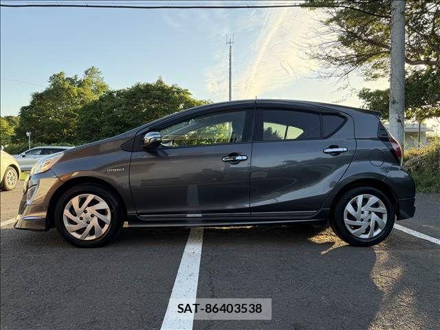 Toyota AQUA 2015-09 7214751-5