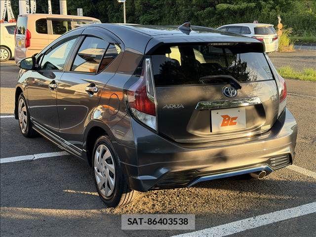 Toyota AQUA 2015-09 7214751-7