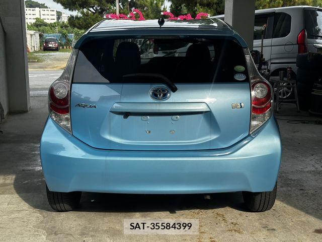 Toyota AQUA 2013-05 7214693-4