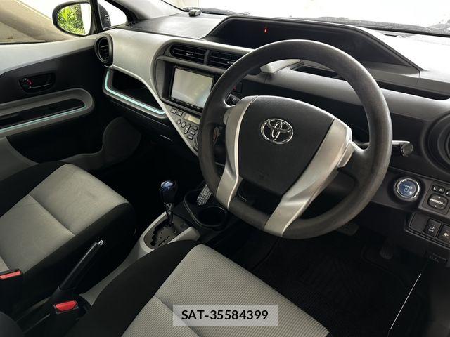 Toyota AQUA 2013-05 7214693-7