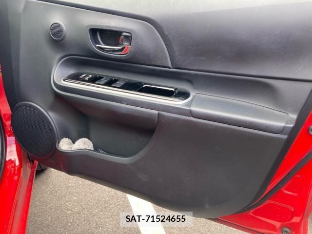Toyota AQUA 2017-09 7214790-15