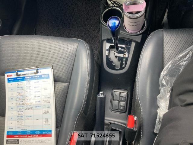 Toyota AQUA 2017-09 7214790-25