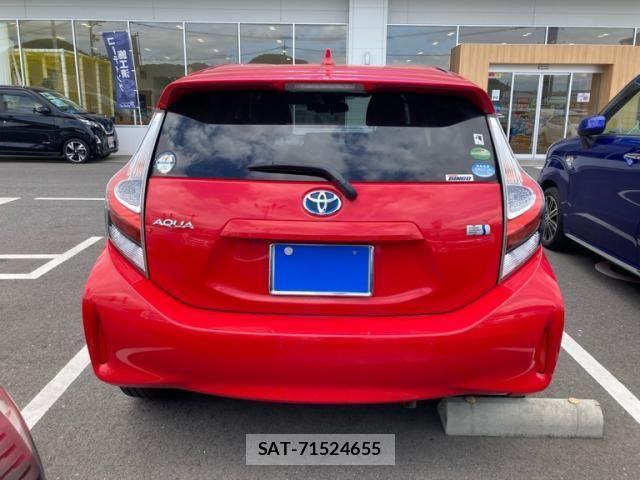 Toyota AQUA 2017-09 7214790-5