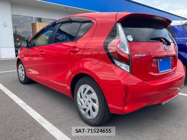 Toyota AQUA 2017-09 7214790-7
