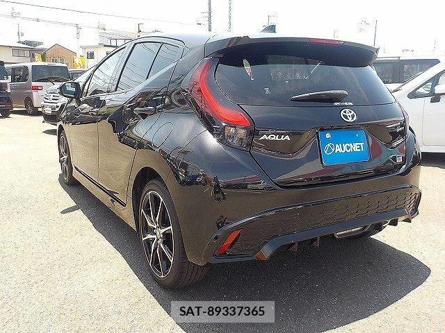 Toyota AQUA 2025-02 7214879-2