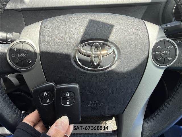 Toyota AQUA 2013-09 7214705-17