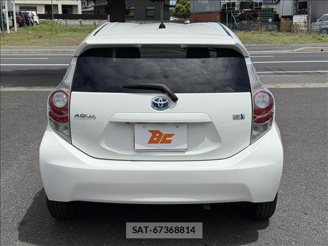 Toyota AQUA 2013-09 7214705-22