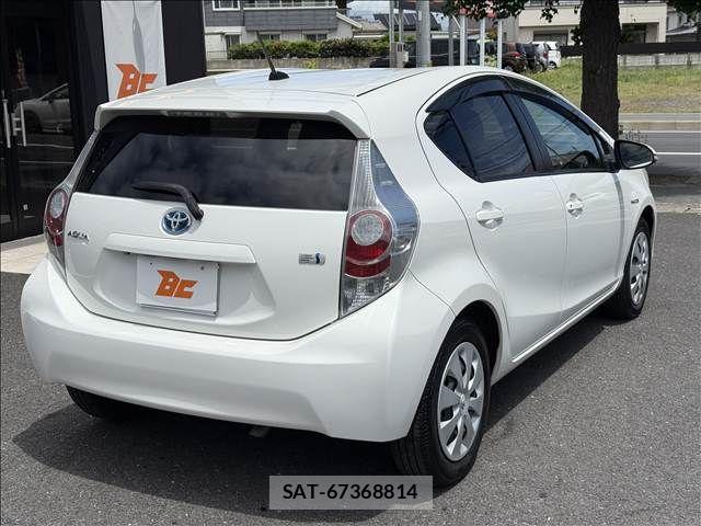 Toyota AQUA 2013-09 7214705-23