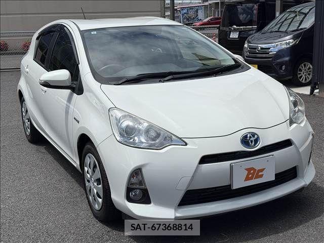 Toyota AQUA 2013-09 7214705-4