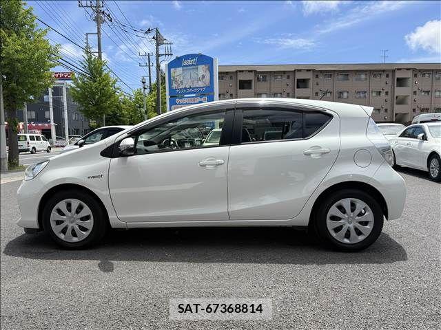 Toyota AQUA 2013-09 7214705-5