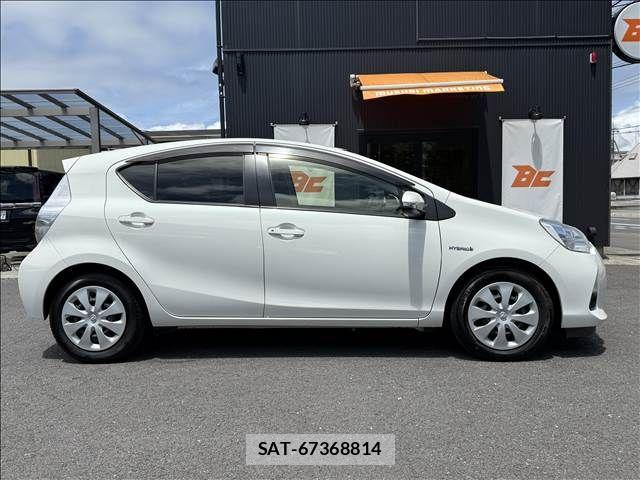 Toyota AQUA 2013-09 7214705-6