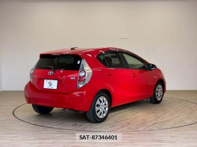 Toyota AQUA 2014-12 7214728-16