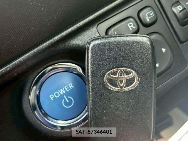Toyota AQUA 2014-12 7214728-7
