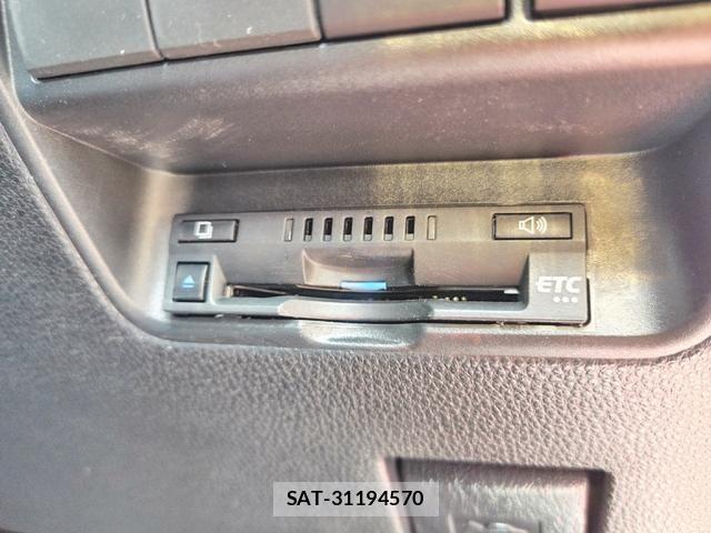 Toyota AQUA 2022-08 7214868-21