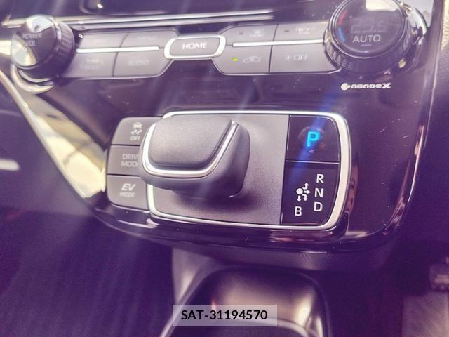 Toyota AQUA 2022-08 7214868-23