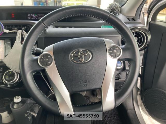Toyota AQUA 2015-06 7214748-12