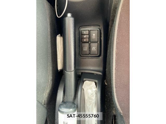 Toyota AQUA 2015-06 7214748-16