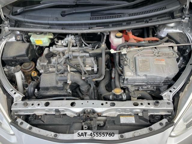 Toyota AQUA 2015-06 7214748-19